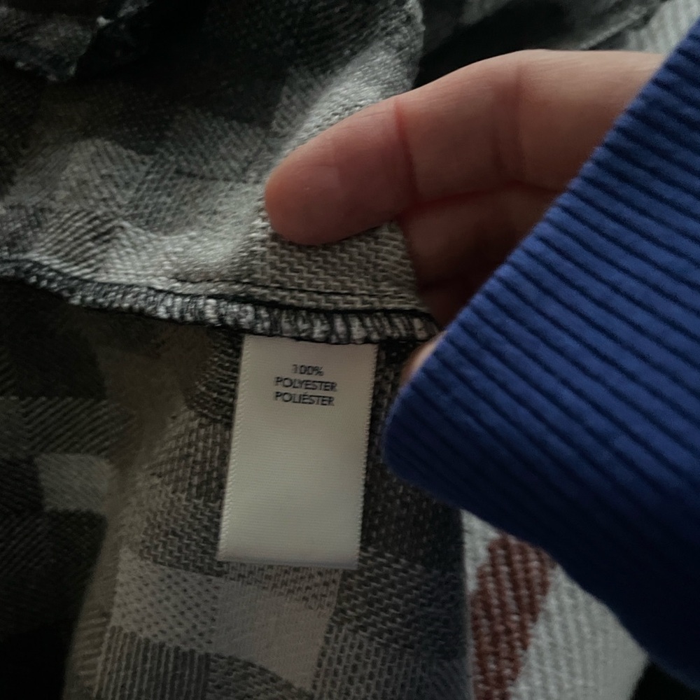 Pixelated Shacket - Picture 4 of 4